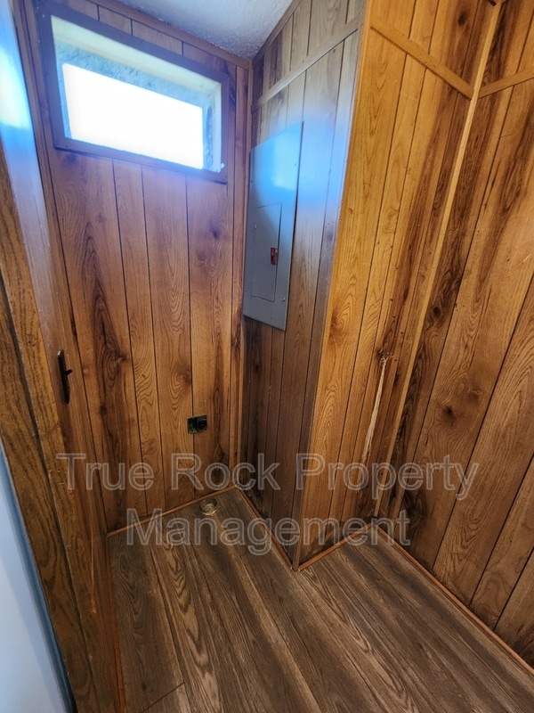 Building Photo - 10916 County Rd 1515