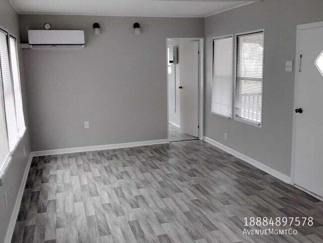 Building Photo - 512 10th St SW