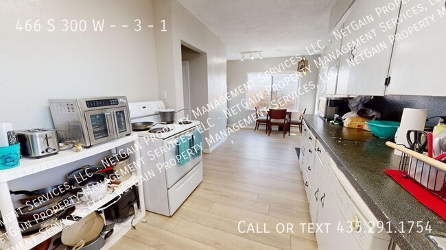 Building Photo - 466 S 300 W
