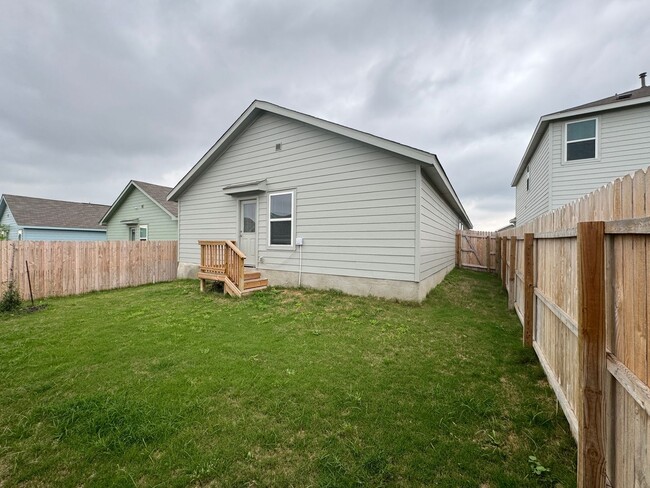Building Photo - Ready For Move In- New One Story 3/2 - Mod...