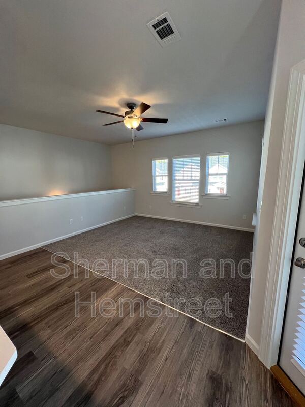 Building Photo - 2040 Lotus Dr