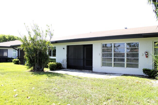 Building Photo - 5620 Queen Palm Ct