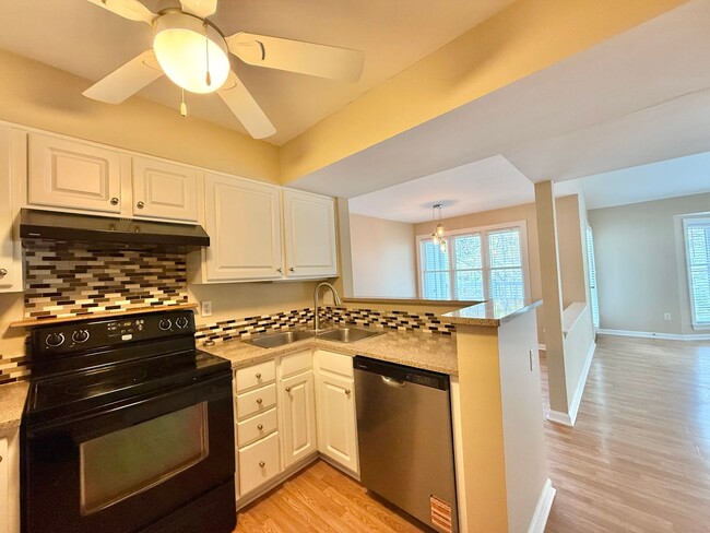 Building Photo - Newly Remodeled 2BD, 1.5BA Raleigh Condo in Prime Location with HOA Amenities