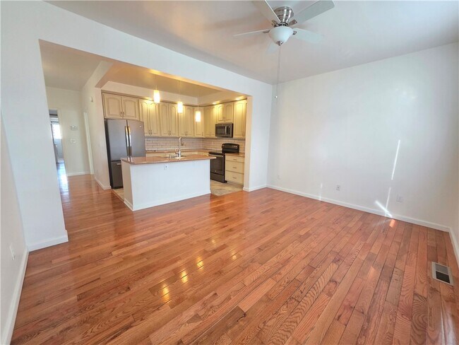 Building Photo - 311 Woodview Ave