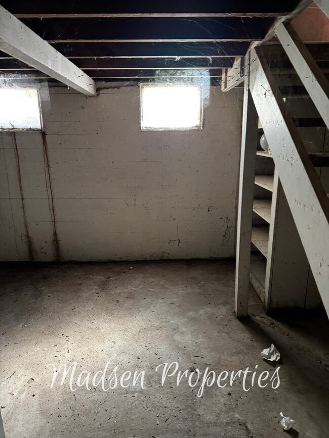 Building Photo - 3164 Burdick Rd