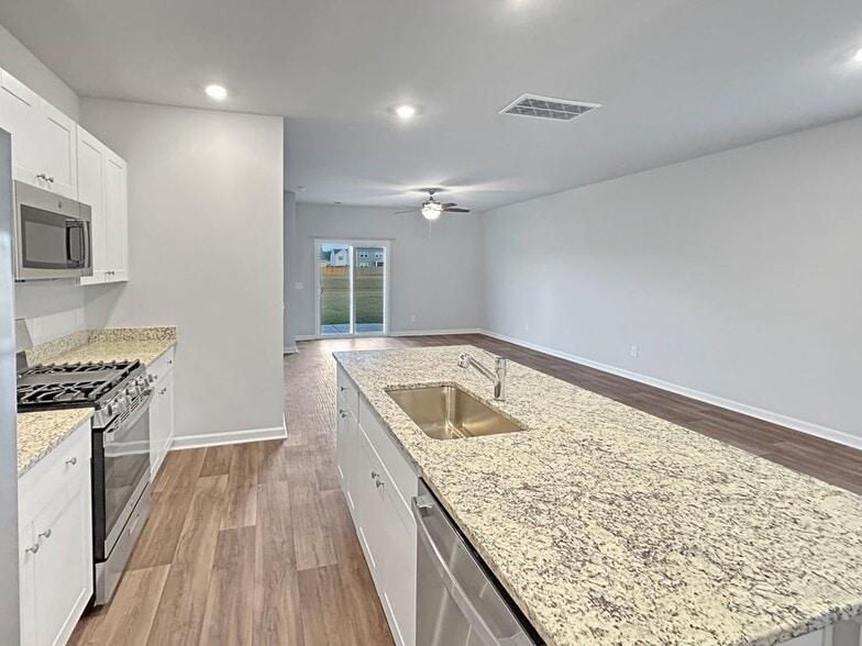 Building Photo - 367 Pine Crest View Dr