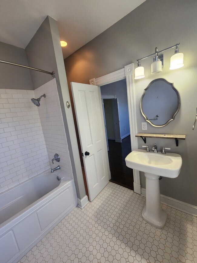 Building Photo - 436 Dinwiddie St