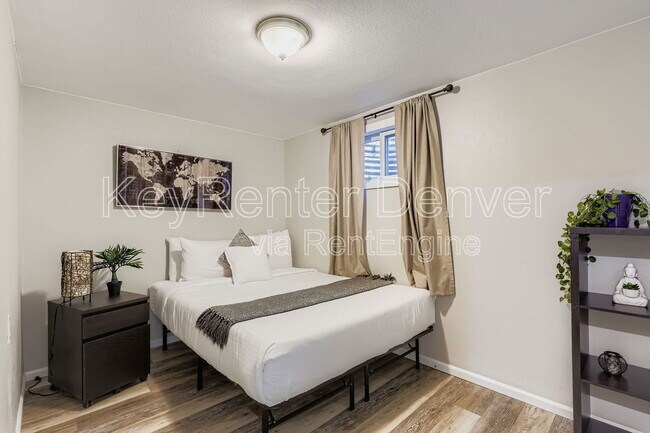 Building Photo - 5327 Independence St