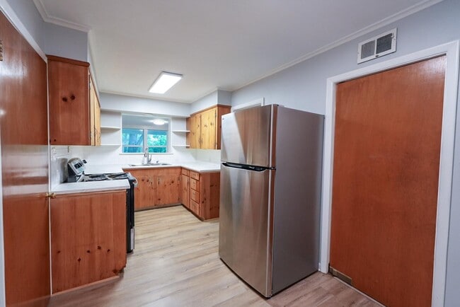 Building Photo - Large 3-Bed, 1-Bath Home on Anderson Island – Newly Remodeled!
