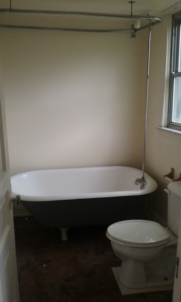 Building Photo - 2230 Ravine St