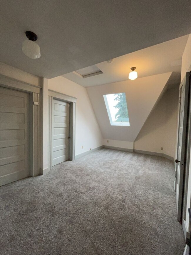 Building Photo - 1318 High St