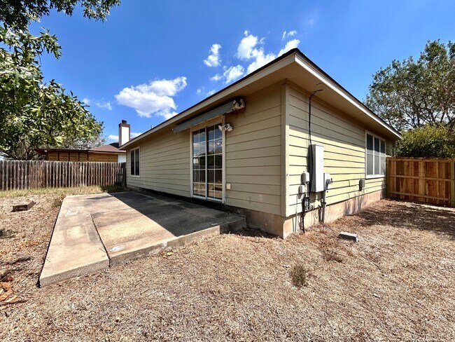 Building Photo - 3 Bed | 2 Bath – Cozy One-Level Home with ...