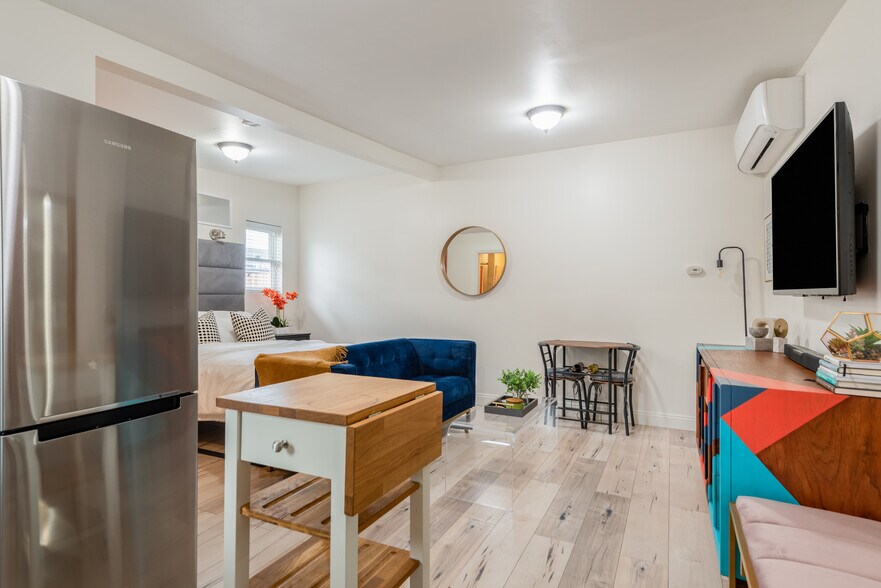 Building Photo - 1138 1/2 W 52nd St