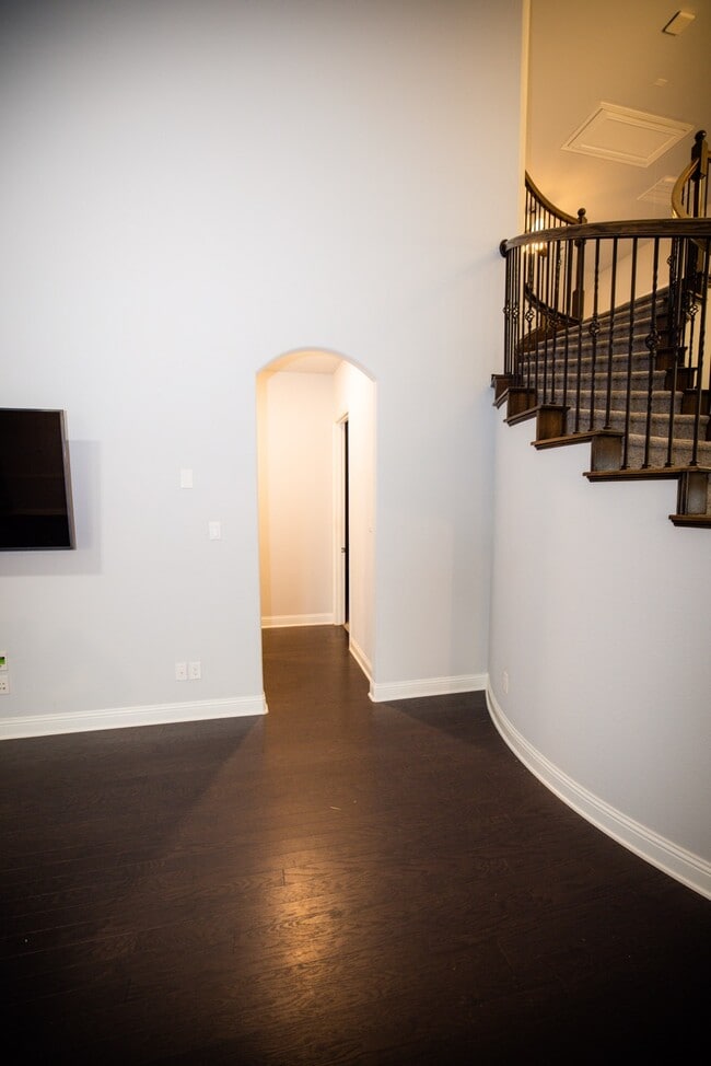 Building Photo - 13923 Hopewell Dr
