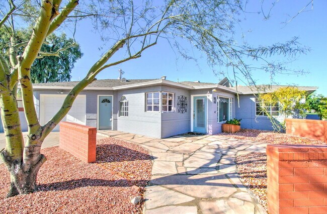 Building Photo - 1301 W Mulberry Dr