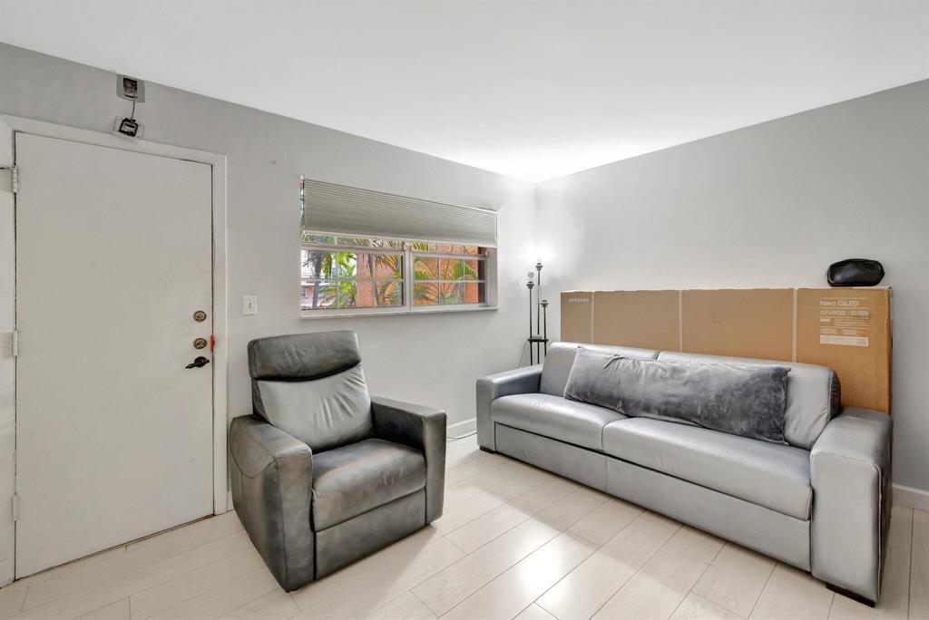 Building Photo - 640 Tennis Club Dr