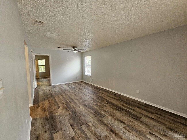 Building Photo - 6288 Hamilton Bridge Rd