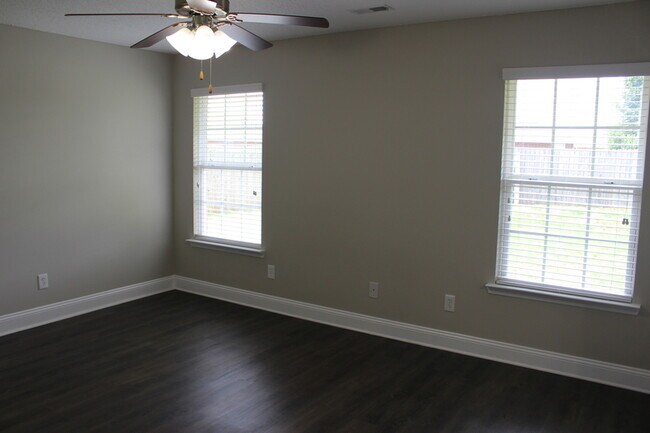 Building Photo - 271 Shadow Ct SW