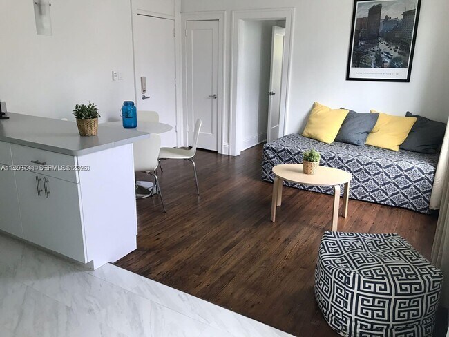 Building Photo - 1618 Michigan Ave