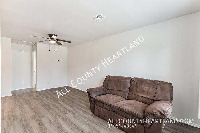 Building Photo - 307 W Wallace St