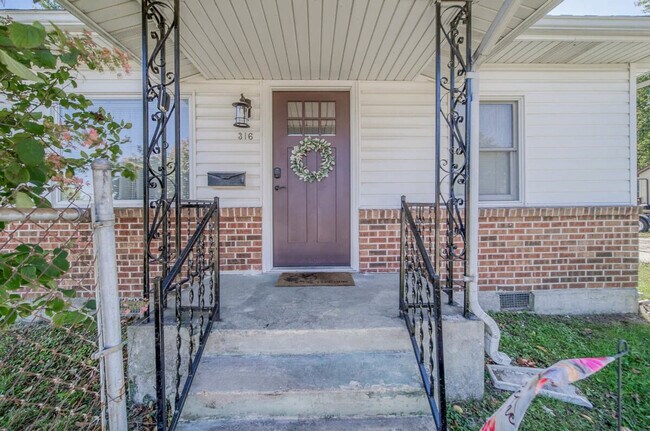 Building Photo - 316 E Hardy St