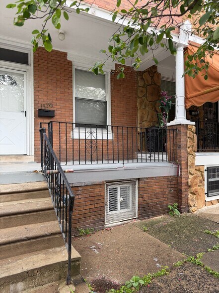 Building Photo - 1370 Narragansett St