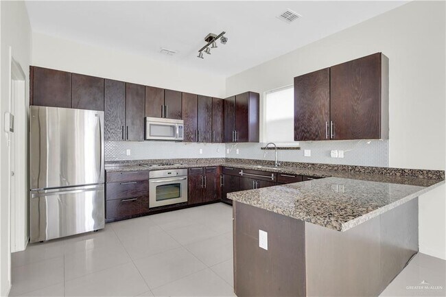 Building Photo - 28 Shalom Dr