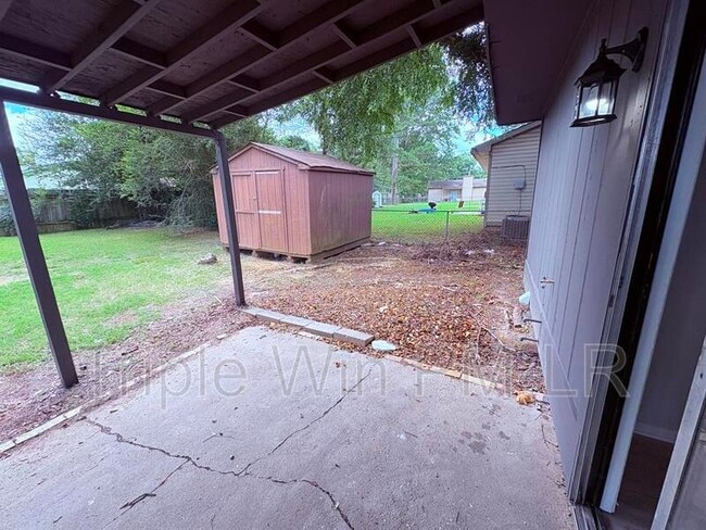 Building Photo - 220 Randall Dr