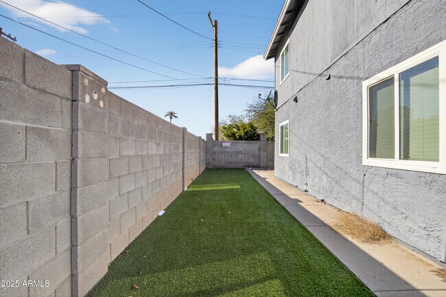 Building Photo - 1110 N 10th St