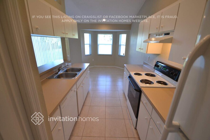 Building Photo - 7988 Oak Run Cir