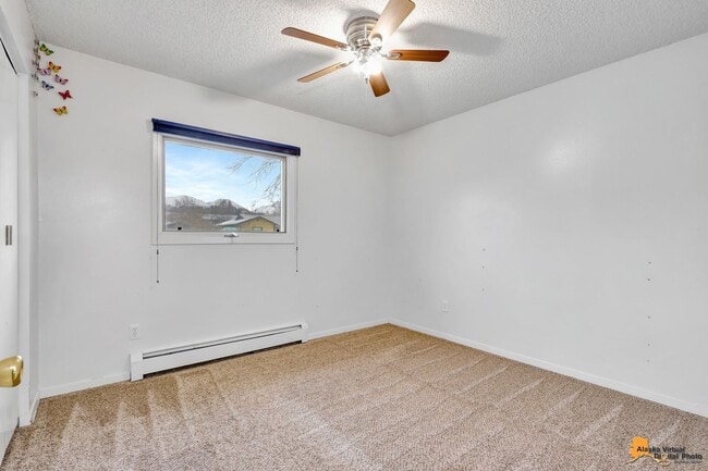 Building Photo - Cozy Abbott Loop Single Family Home w/ Gar...