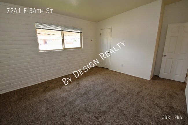 Building Photo - Beautifully Remodeled East Side 3 Bed 2 Ba...