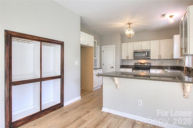 Building Photo - 8414 Bampton Dr