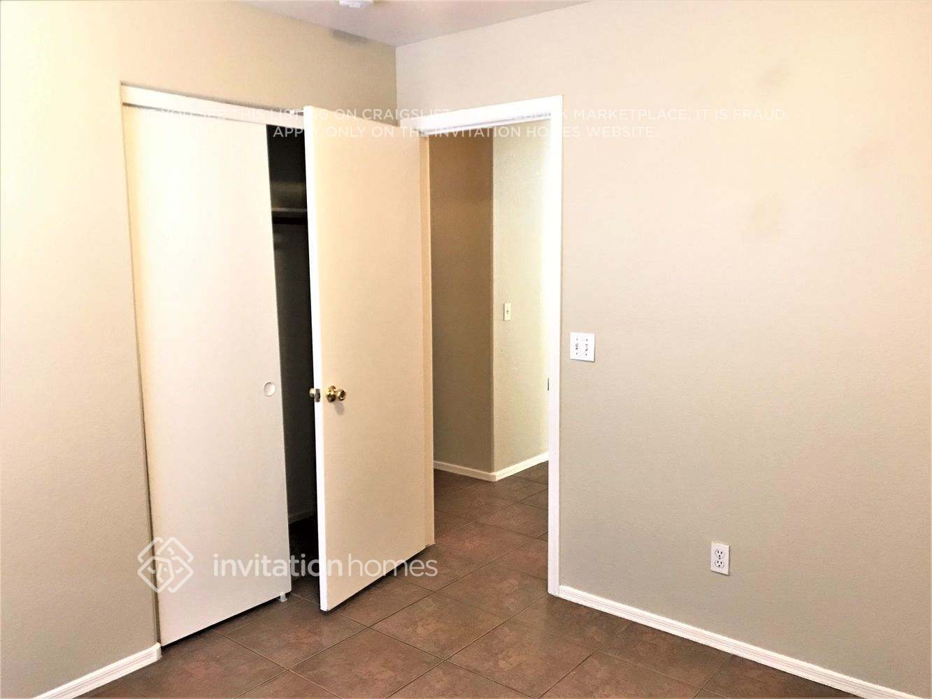 Building Photo - 8632 E Capri Ave