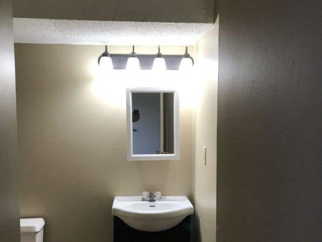 Building Photo - Ivy Green Commons, LLC