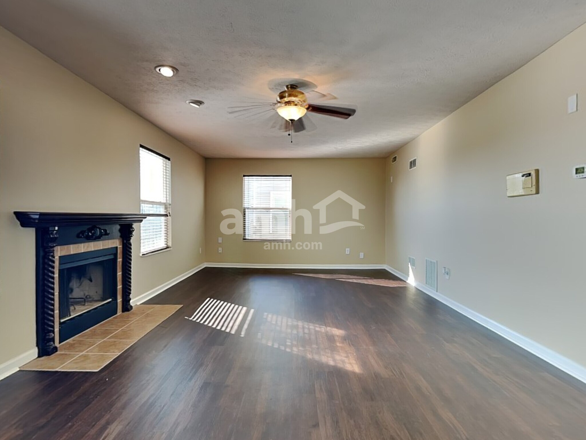 Building Photo - 3207 Creekshore Dr