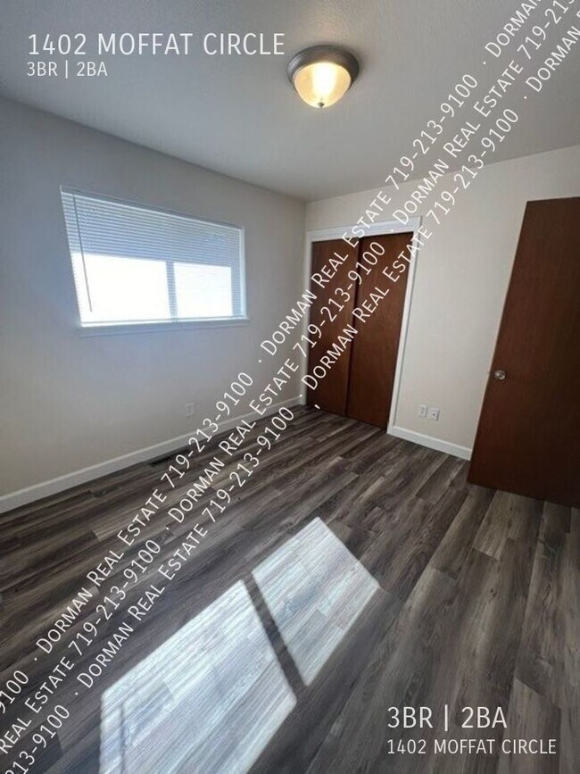 Building Photo - 1402 Moffat Cir
