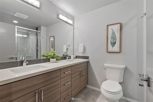 Building Photo - CLICK "REQUEST A TOUR" NOW!