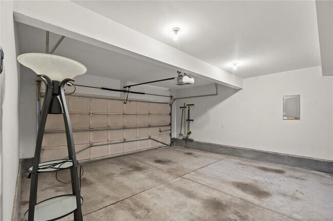 Building Photo - 1158 Manor Crest Ct NE