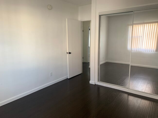 Building Photo - 1330 S Wilton Pl