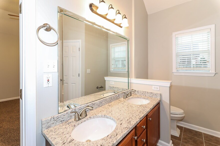 Building Photo - 9921 Greenalder Cove N