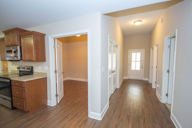 Building Photo - Spacious Full Brick in Athens City Limits!...