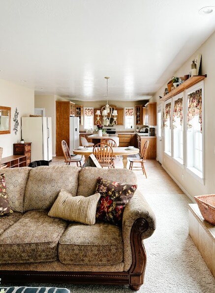 Living Area - 2148 Candlewood Ave