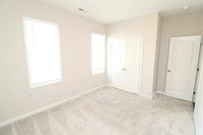 Building Photo - 84 Fairview St