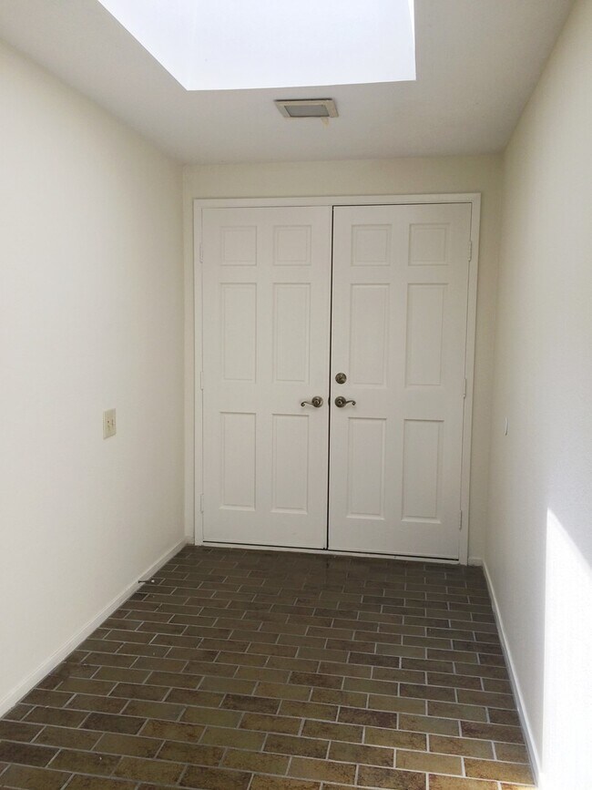 Building Photo - 27012 Cordero Ln
