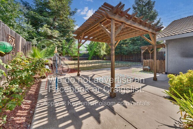 Building Photo - 617 Vernon Oaks Dr