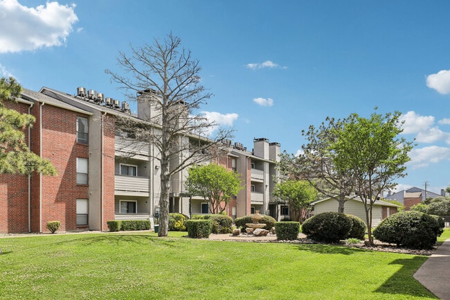 Building Photo - Claro Court Apartments