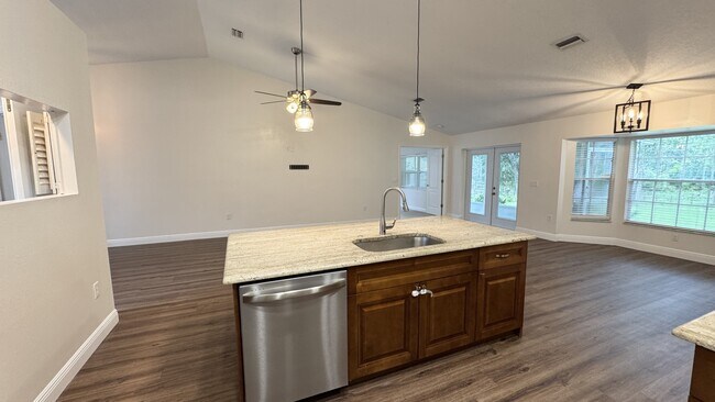 Building Photo - 616 Erin Way