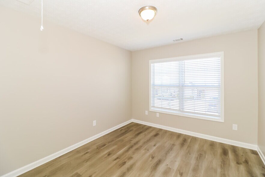 Building Photo - 698 Clairidge Elm Trail SW