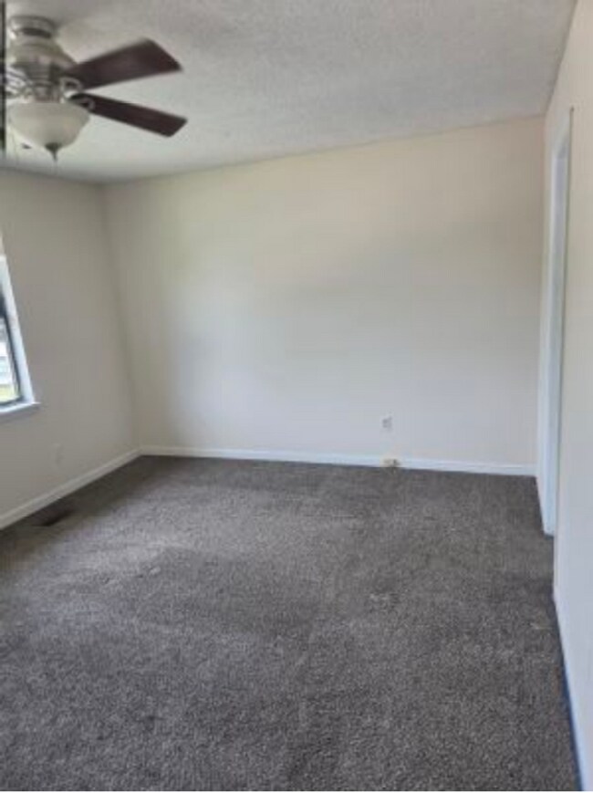 Building Photo - NOW AVAILABLE!! MOVE IN SPECIAL